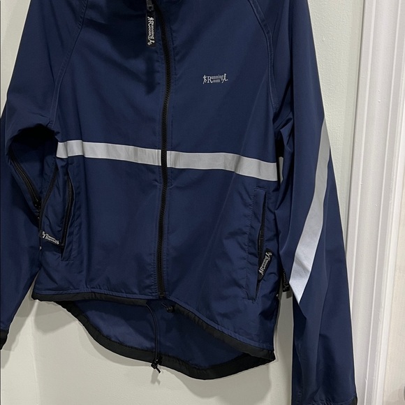 (11) Running Room Jacket - Picture 4 of 6